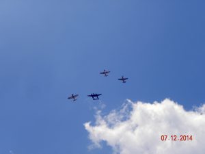 Reverse ‘Missing Man’ formation with Corsair and 2 Mustangs breaking off from formation with P-38 Lightning