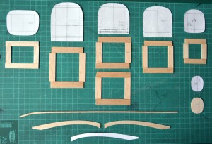 Cross sections on their outer molds sized and ready to cut. Secciones transversales sobre dimensionadas y sus moldes exteriores, listo para cortar.