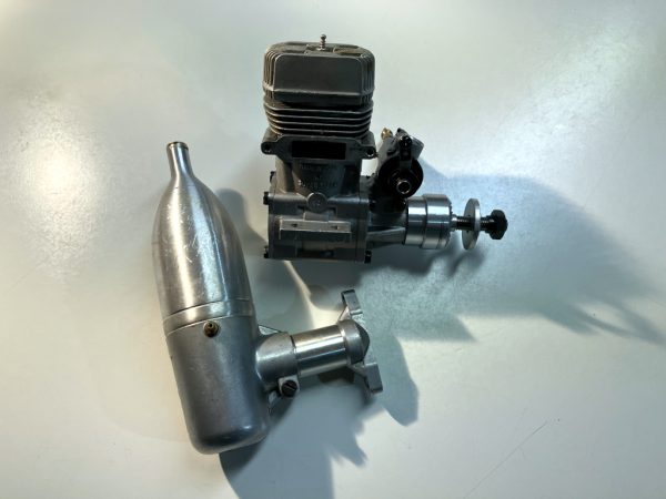 Super Tigre .90 R/C Engine