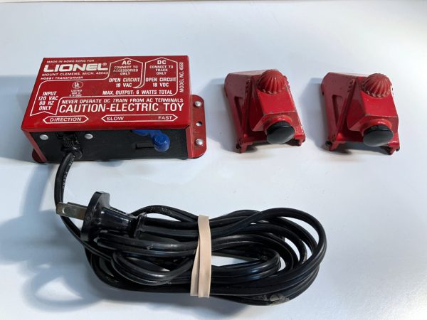 Lionel Electric Items: #4550 Transformer/Power Pack & #260 Lighted Bumpers