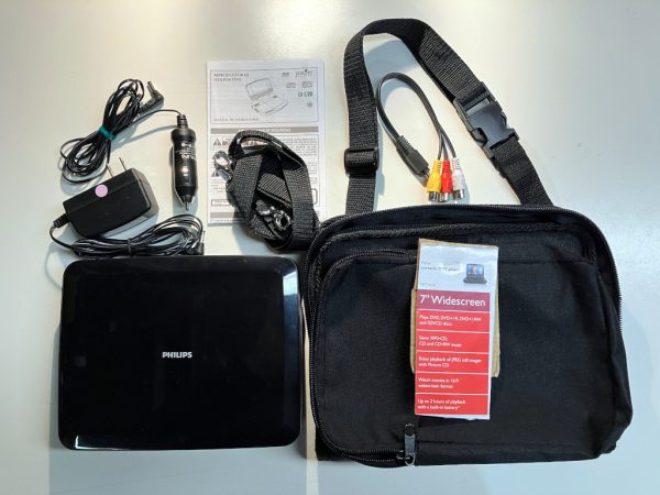 Philips PET741B/37 7" LCD Portable DVD Player Black With Case & Power Adapters - Tested