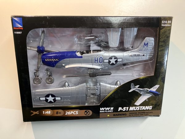 NewRay WWII War Plane P-51 Mustang 1/48 scale Model Kit